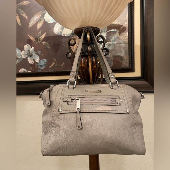 Michael Michael Kors please check all picture of condition - Picture 4 of 16